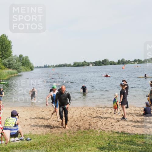 21.06.2025 - 27. Vierlanden-Triathlon MichiJ http://msf.ph/oto/8002922 15.06.2026 10:05:40 Schwimmen 366, 378, 392, 401, 413, 442, 450 meine-sportfotos.de