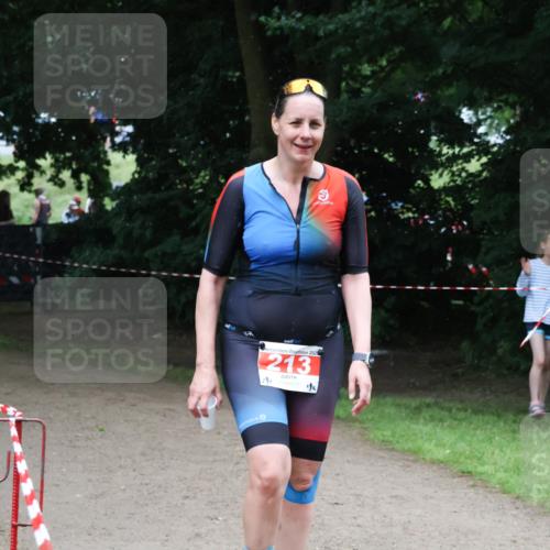 21.06.2025 - 27. Vierlanden-Triathlon Lena Gebhardt http://msf.ph/oto/8002927 15.06.2025 14:14:01 Laufen 202, 213 meine-sportfotos.de
