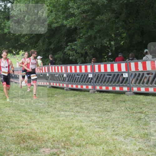 21.06.2025 - 27. Vierlanden-Triathlon KatJ http://msf.ph/oto/8002928 15.06.2025 12:56:43 Ziel 1004, 1006, 1007, 1008 meine-sportfotos.de