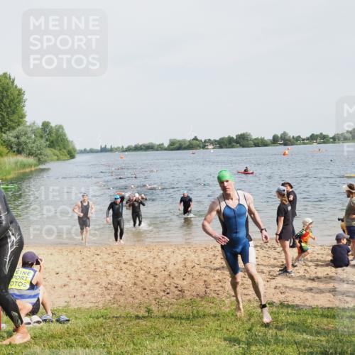21.06.2025 - 27. Vierlanden-Triathlon MichiJ http://msf.ph/oto/8002937 15.06.2026 10:05:41 Schwimmen 366, 378, 392, 401, 413, 442, 450 meine-sportfotos.de