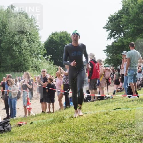 15.06.2025 - 27. Vierlanden-Triathlon KatJ http://msf.ph/oto/8002939 15.06.2025 09:59:50 Schwimmen 266 meine-sportfotos.de