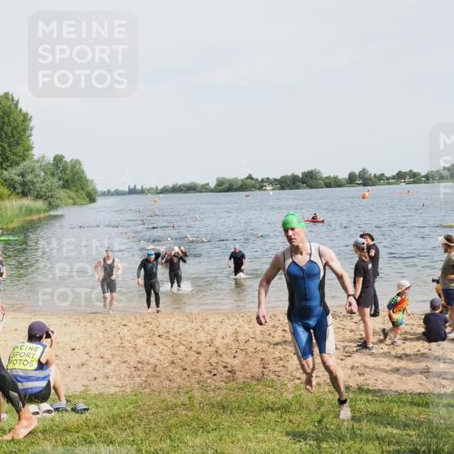 21.06.2025 - 27. Vierlanden-Triathlon MichiJ http://msf.ph/oto/8002942 15.06.2026 10:05:41 Schwimmen 366, 378, 392, 401, 413, 442, 450 meine-sportfotos.de