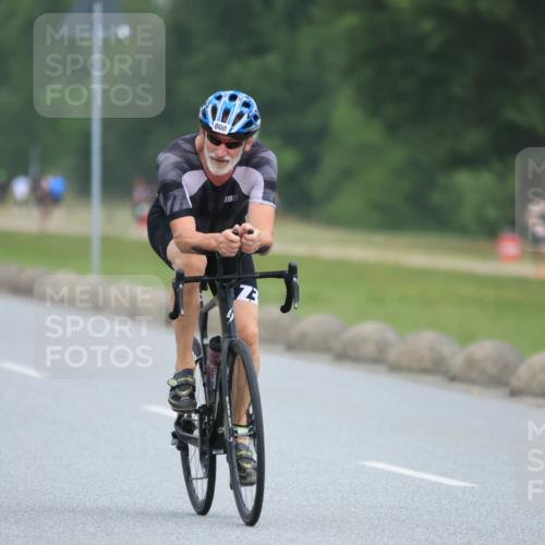 21.06.2025 - 27. Vierlanden-Triathlon H.Heesch http://msf.ph/oto/8002946 15.06.2025 12:44:16 Radfahren 800, 849 meine-sportfotos.de