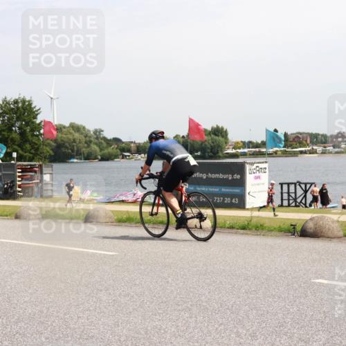 21.06.2025 - 27. Vierlanden-Triathlon H.Heesch http://msf.ph/oto/8002951 15.06.2025 11:47:34 Radfahren 684, 934 meine-sportfotos.de