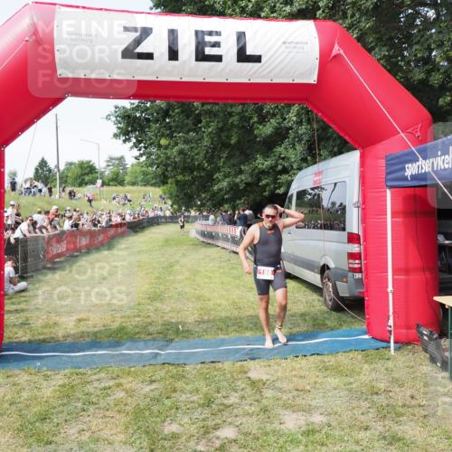 21.06.2025 - 27. Vierlanden-Triathlon MichiJ http://msf.ph/oto/8002958 15.06.2026 11:27:00 Ziel 188 meine-sportfotos.de