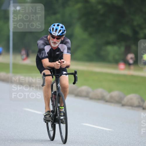 21.06.2025 - 27. Vierlanden-Triathlon H.Heesch http://msf.ph/oto/8002959 15.06.2025 12:44:16 Radfahren 800, 849 meine-sportfotos.de