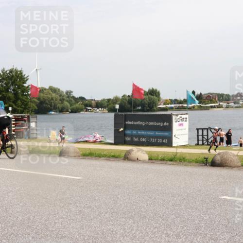 21.06.2025 - 27. Vierlanden-Triathlon H.Heesch http://msf.ph/oto/8002962 15.06.2025 11:47:35 Radfahren 649, 684, 934 meine-sportfotos.de