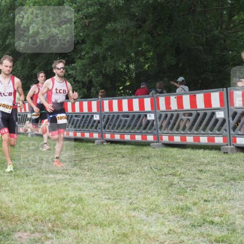 21.06.2025 - 27. Vierlanden-Triathlon KatJ http://msf.ph/oto/8002968 15.06.2025 12:56:44 Ziel 1004, 1006, 1007, 1008 meine-sportfotos.de