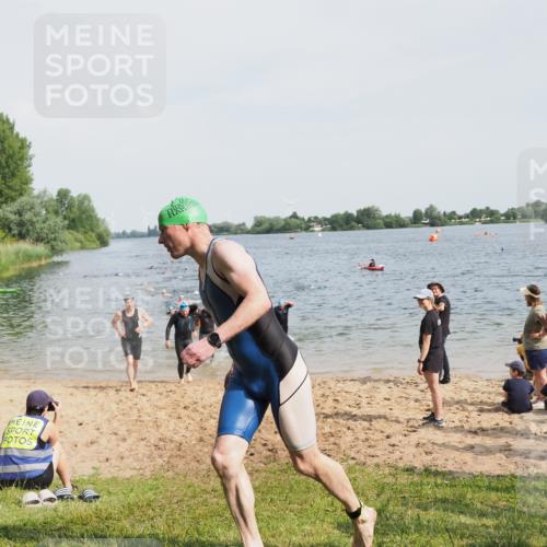 21.06.2025 - 27. Vierlanden-Triathlon MichiJ http://msf.ph/oto/8002969 15.06.2026 10:05:42 Schwimmen 366, 378, 392, 401, 413, 442, 450 meine-sportfotos.de