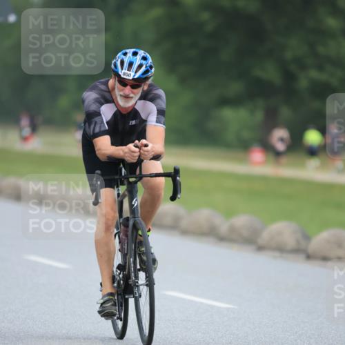 21.06.2025 - 27. Vierlanden-Triathlon H.Heesch http://msf.ph/oto/8002971 15.06.2025 12:44:16 Radfahren 800, 849 meine-sportfotos.de
