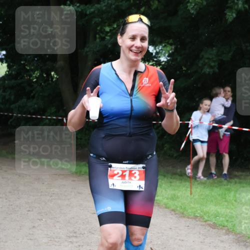 21.06.2025 - 27. Vierlanden-Triathlon Lena Gebhardt http://msf.ph/oto/8002979 15.06.2025 14:14:02 Laufen 213 meine-sportfotos.de
