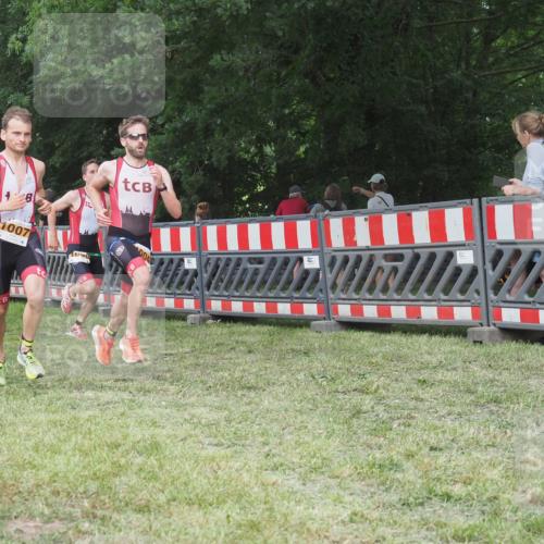21.06.2025 - 27. Vierlanden-Triathlon KatJ http://msf.ph/oto/8002980 15.06.2025 12:56:44 Ziel 1004, 1006, 1007, 1008 meine-sportfotos.de