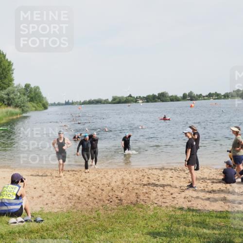 21.06.2025 - 27. Vierlanden-Triathlon MichiJ http://msf.ph/oto/8002983 15.06.2026 10:05:43 Schwimmen 366, 378, 392, 401, 413, 435, 442, 450 meine-sportfotos.de