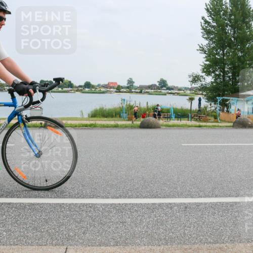 21.06.2025 - 27. Vierlanden-Triathlon H.Heesch http://msf.ph/oto/8002991 15.06.2025 12:44:49 Radfahren 673, 719 meine-sportfotos.de
