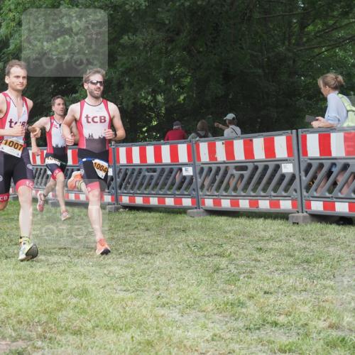 21.06.2025 - 27. Vierlanden-Triathlon KatJ http://msf.ph/oto/8002992 15.06.2025 12:56:44 Ziel 1004, 1006, 1007, 1008 meine-sportfotos.de