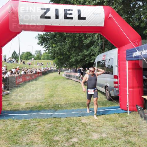 21.06.2025 - 27. Vierlanden-Triathlon MichiJ http://msf.ph/oto/8002995 15.06.2026 11:27:01 Ziel 188 meine-sportfotos.de