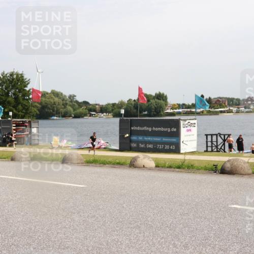 21.06.2025 - 27. Vierlanden-Triathlon H.Heesch http://msf.ph/oto/8002996 15.06.2025 11:47:36 Radfahren 649, 934 meine-sportfotos.de