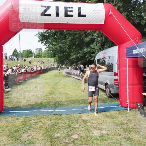 21.06.2025 - 27. Vierlanden-Triathlon MichiJ http://msf.ph/oto/8003007 15.06.2026 11:27:01 Ziel 188 meine-sportfotos.de