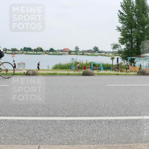 21.06.2025 - 27. Vierlanden-Triathlon H.Heesch http://msf.ph/oto/8003008 15.06.2025 12:44:53 Radfahren 893, 979 meine-sportfotos.de