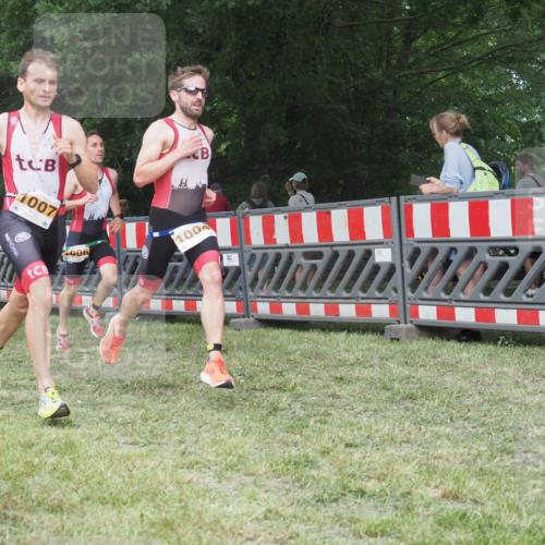 21.06.2025 - 27. Vierlanden-Triathlon KatJ http://msf.ph/oto/8003017 15.06.2025 12:56:44 Ziel 1004, 1006, 1007, 1008 meine-sportfotos.de