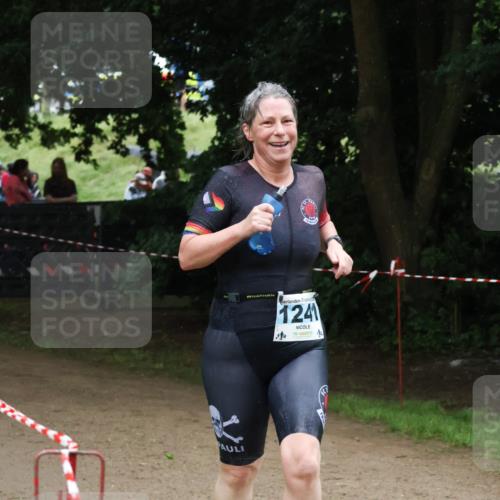 21.06.2025 - 27. Vierlanden-Triathlon Lena Gebhardt http://msf.ph/oto/8003031 15.06.2025 14:14:21 Laufen 1241 meine-sportfotos.de