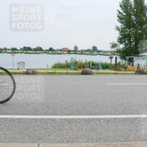 21.06.2025 - 27. Vierlanden-Triathlon H.Heesch http://msf.ph/oto/8003043 15.06.2025 12:45:07 Radfahren 834 meine-sportfotos.de