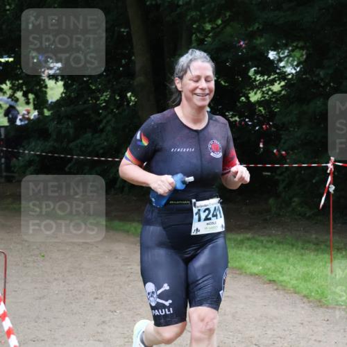 21.06.2025 - 27. Vierlanden-Triathlon Lena Gebhardt http://msf.ph/oto/8003045 15.06.2025 14:14:22 Laufen 1241 meine-sportfotos.de