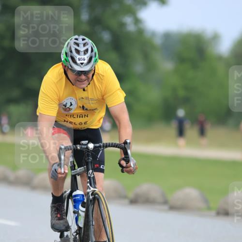 21.06.2025 - 27. Vierlanden-Triathlon H.Heesch http://msf.ph/oto/8003055 15.06.2025 12:44:33 Radfahren 898, 956 meine-sportfotos.de