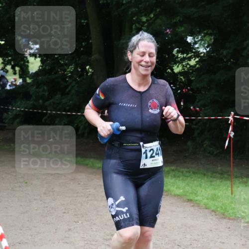 21.06.2025 - 27. Vierlanden-Triathlon Lena Gebhardt http://msf.ph/oto/8003058 15.06.2025 14:14:22 Laufen 1910, 124 meine-sportfotos.de
