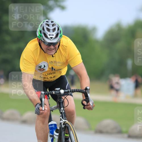 21.06.2025 - 27. Vierlanden-Triathlon H.Heesch http://msf.ph/oto/8003067 15.06.2025 12:44:33 Radfahren 898, 956 meine-sportfotos.de
