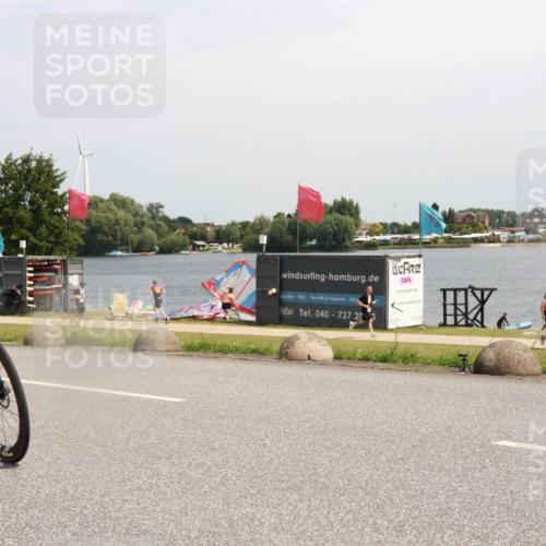 21.06.2025 - 27. Vierlanden-Triathlon H.Heesch http://msf.ph/oto/8003071 15.06.2025 11:47:41 Radfahren 649, 709, 847 meine-sportfotos.de