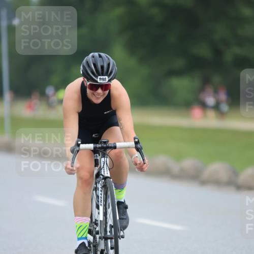 21.06.2025 - 27. Vierlanden-Triathlon H.Heesch http://msf.ph/oto/8003074 15.06.2025 12:44:38 Radfahren 673, 719, 898 meine-sportfotos.de