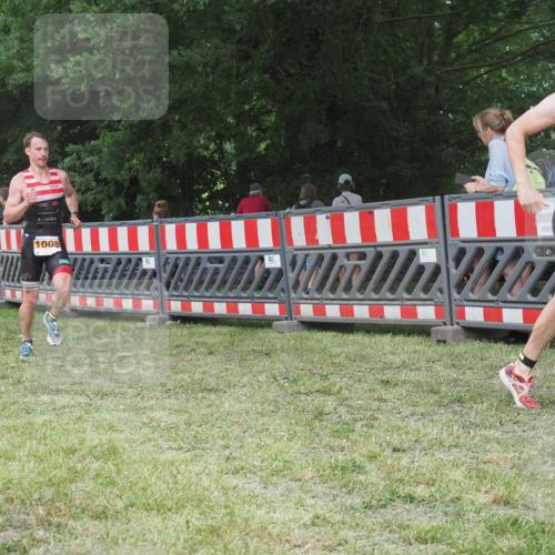 21.06.2025 - 27. Vierlanden-Triathlon KatJ http://msf.ph/oto/8003076 15.06.2025 12:56:45 Ziel 1004, 1006, 1008 meine-sportfotos.de