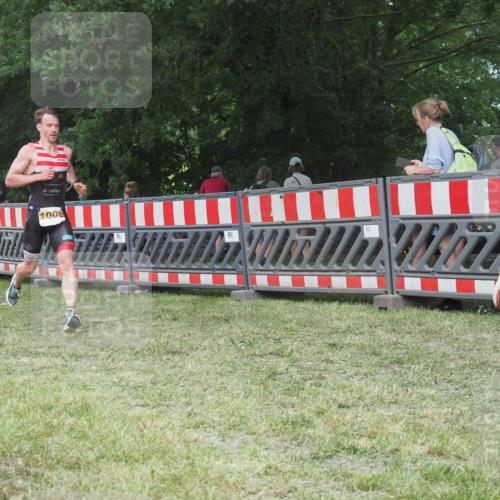 21.06.2025 - 27. Vierlanden-Triathlon KatJ http://msf.ph/oto/8003085 15.06.2025 12:56:45 Ziel 1004, 1006, 1008 meine-sportfotos.de