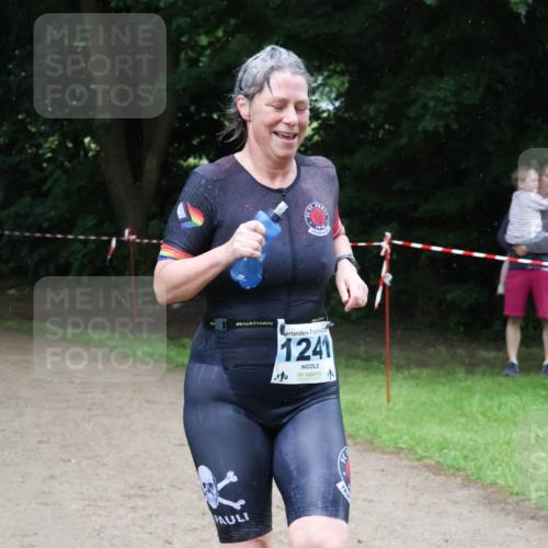 21.06.2025 - 27. Vierlanden-Triathlon Lena Gebhardt http://msf.ph/oto/8003087 15.06.2025 14:14:22 Laufen 1241, 12 meine-sportfotos.de