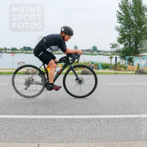 21.06.2025 - 27. Vierlanden-Triathlon H.Heesch http://msf.ph/oto/8003092 15.06.2025 12:45:45 Radfahren 880, 914, 932 meine-sportfotos.de