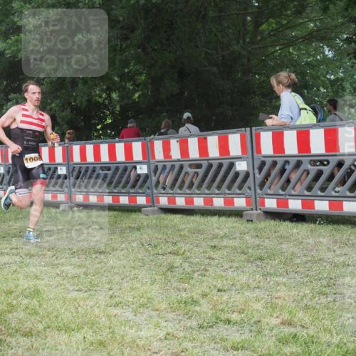 21.06.2025 - 27. Vierlanden-Triathlon KatJ http://msf.ph/oto/8003097 15.06.2025 12:56:45 Ziel 1004, 1006, 1008 meine-sportfotos.de