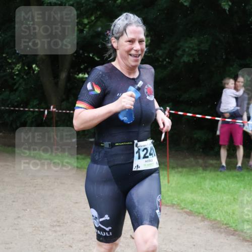 21.06.2025 - 27. Vierlanden-Triathlon Lena Gebhardt http://msf.ph/oto/8003103 15.06.2025 14:14:22 Laufen 124 meine-sportfotos.de