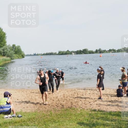 21.06.2025 - 27. Vierlanden-Triathlon MichiJ http://msf.ph/oto/8003106 15.06.2026 10:05:45 Schwimmen 366, 392, 401, 413, 435, 442, 450 meine-sportfotos.de