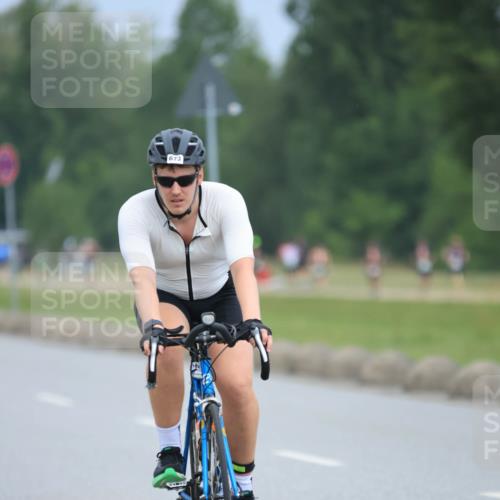 21.06.2025 - 27. Vierlanden-Triathlon H.Heesch http://msf.ph/oto/8003114 15.06.2025 12:44:45 Radfahren 673, 719 meine-sportfotos.de