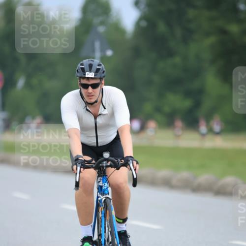 21.06.2025 - 27. Vierlanden-Triathlon H.Heesch http://msf.ph/oto/8003122 15.06.2025 12:44:45 Radfahren 673, 719 meine-sportfotos.de