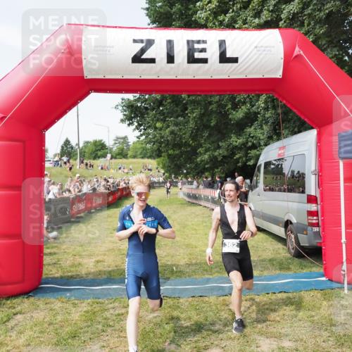 21.06.2025 - 27. Vierlanden-Triathlon MichiJ http://msf.ph/oto/8003138 15.06.2026 11:27:10 Ziel 362 meine-sportfotos.de