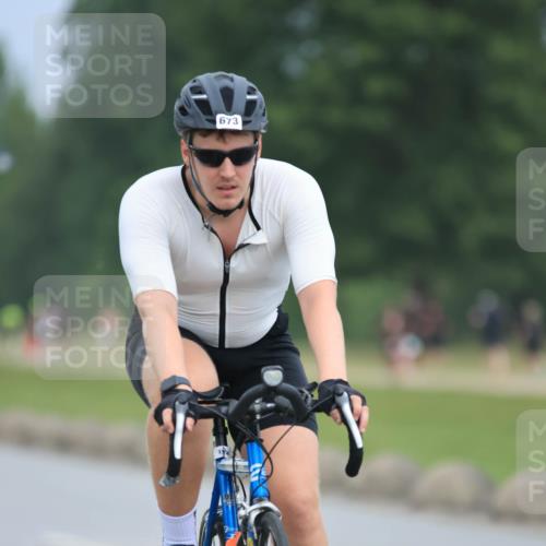 21.06.2025 - 27. Vierlanden-Triathlon H.Heesch http://msf.ph/oto/8003144 15.06.2025 12:44:45 Radfahren 673, 719 meine-sportfotos.de