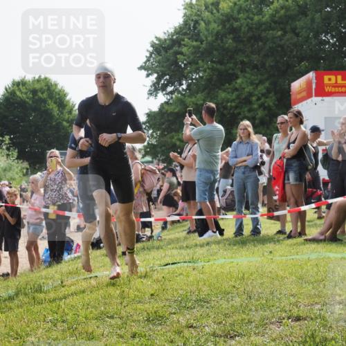 15.06.2025 - 27. Vierlanden-Triathlon KatJ http://msf.ph/oto/8003145 15.06.2025 09:59:59 Schwimmen 266, 351, 358 meine-sportfotos.de