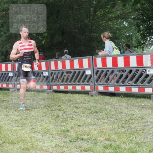 21.06.2025 - 27. Vierlanden-Triathlon KatJ http://msf.ph/oto/8003153 15.06.2025 12:56:46 Ziel 1008 meine-sportfotos.de