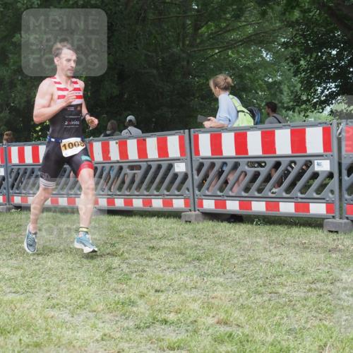 21.06.2025 - 27. Vierlanden-Triathlon KatJ http://msf.ph/oto/8003174 15.06.2025 12:56:46 Ziel 1008 meine-sportfotos.de
