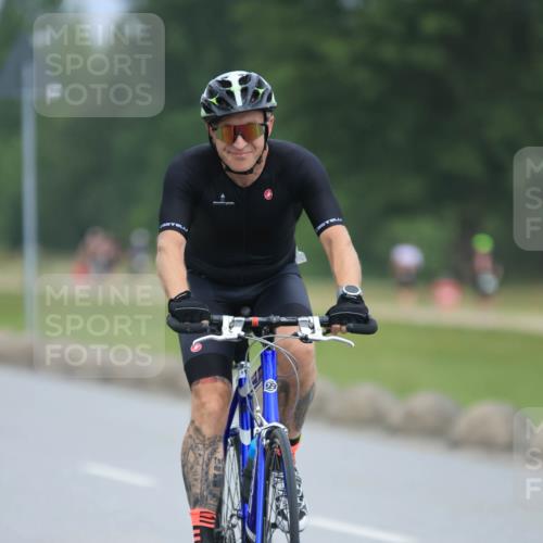 21.06.2025 - 27. Vierlanden-Triathlon H.Heesch http://msf.ph/oto/8003176 15.06.2025 12:45:04 Radfahren 834 meine-sportfotos.de