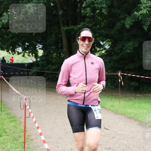 21.06.2025 - 27. Vierlanden-Triathlon Lena Gebhardt http://msf.ph/oto/8003178 15.06.2025 14:15:38 Laufen 3, 14 meine-sportfotos.de