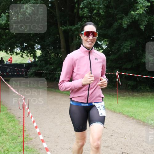 21.06.2025 - 27. Vierlanden-Triathlon Lena Gebhardt http://msf.ph/oto/8003190 15.06.2025 14:15:38 Laufen  meine-sportfotos.de
