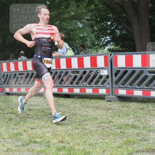 21.06.2025 - 27. Vierlanden-Triathlon KatJ http://msf.ph/oto/8003205 15.06.2025 12:56:46 Ziel 1008 meine-sportfotos.de